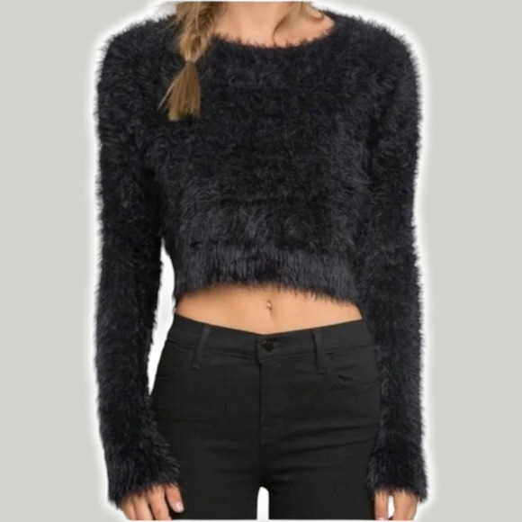 TNA Sweaters - TNA Aritzia Montauk Fuzzy Cropped Sweater Sz Medium Black
